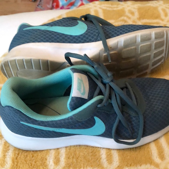 Nike Shoes - •nike tennis shoe•